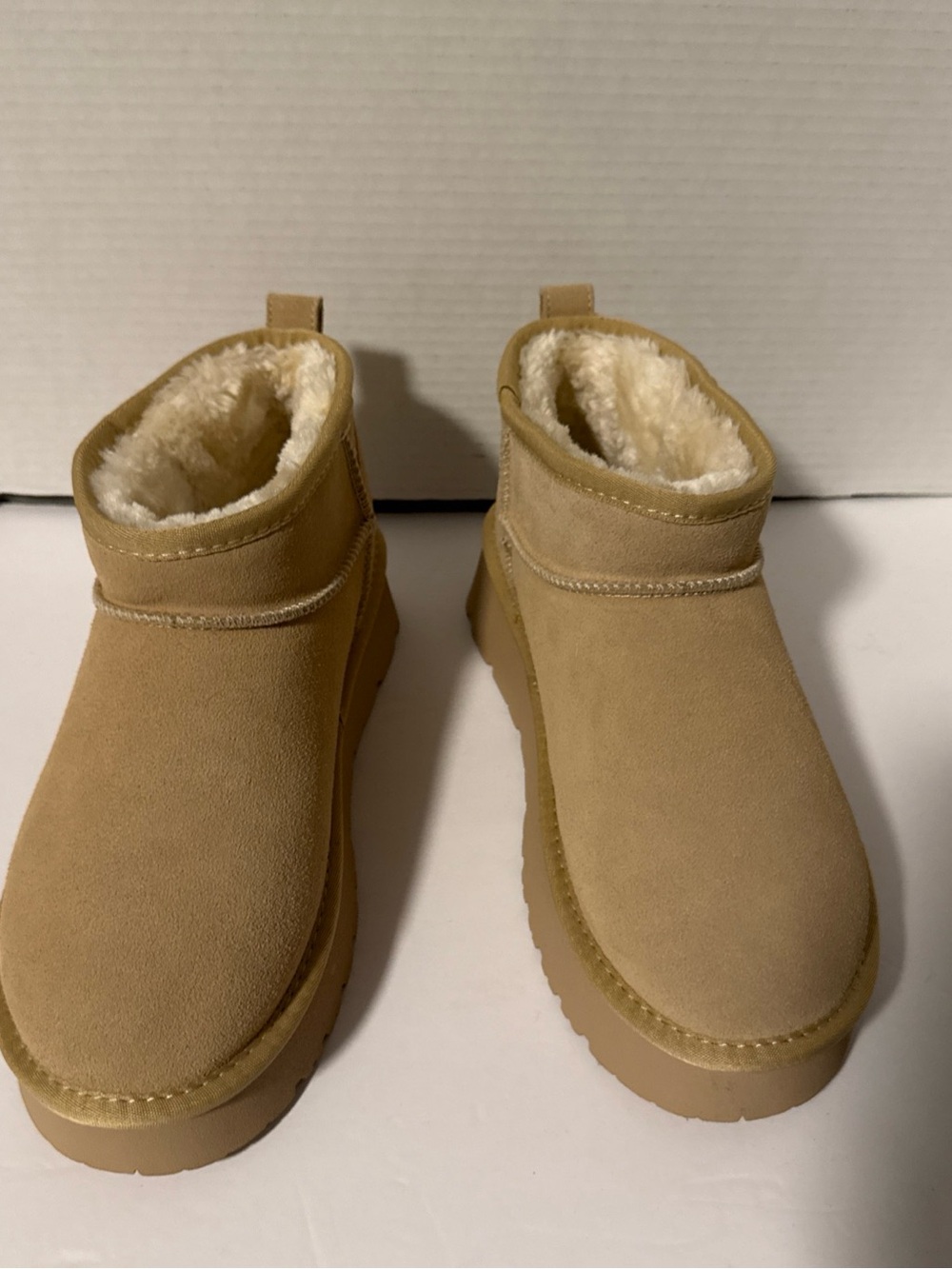 Women’s Pink Lily Faux Fur Lined Ankle Boots in Tan Sz 8